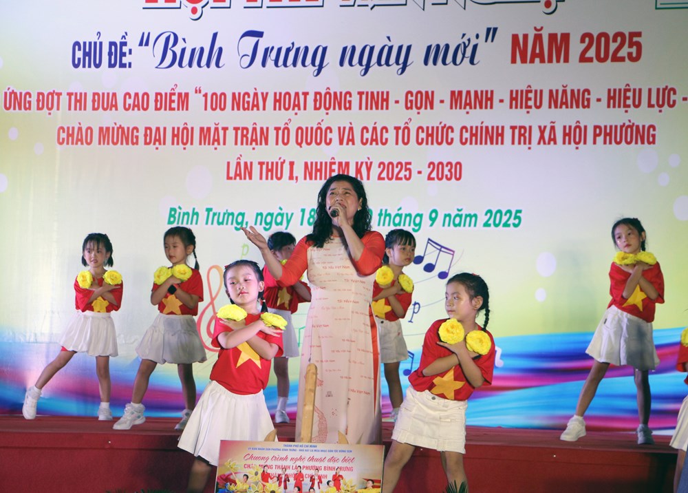 ការសម្តែងជាង 100 បានចូលរួមក្នុងការប្រកួតសិល្បៈ 'Binh Trung New' ឆ្នាំ 2025 - រូបថត 7