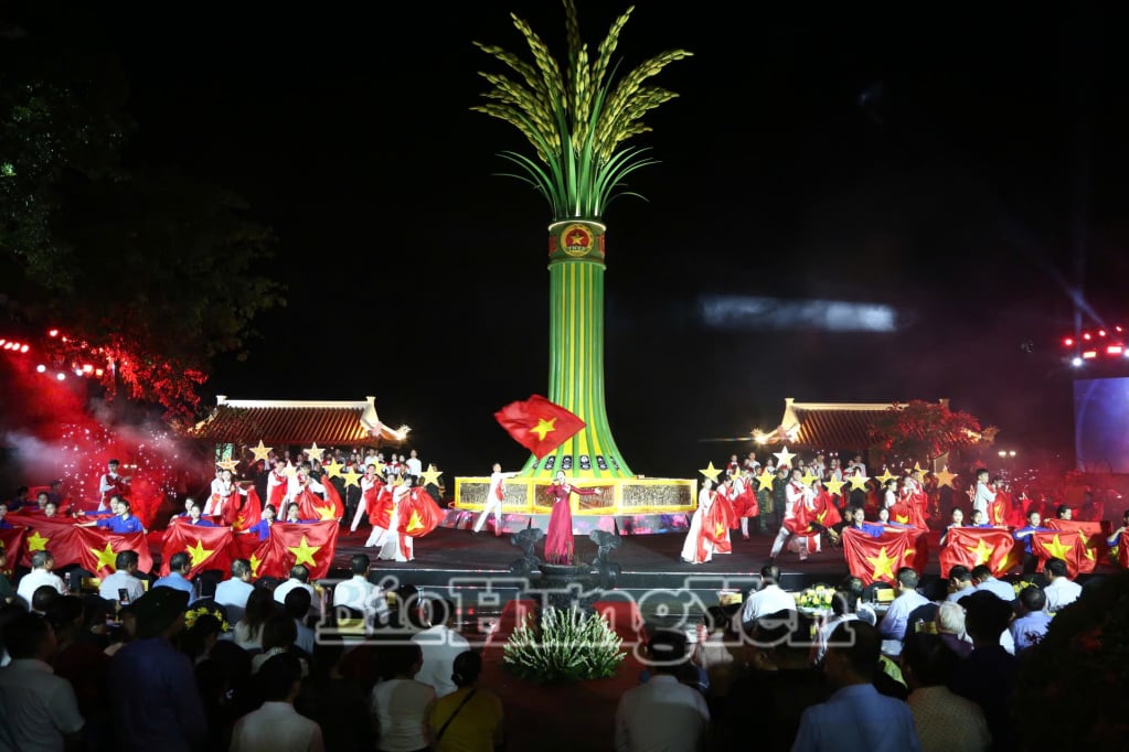 Tiết mục nghệ thuật tại chương trình.
