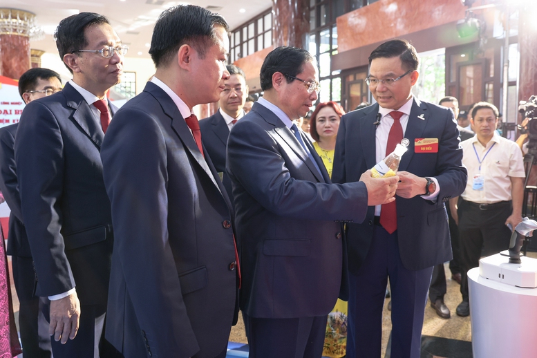 ប្រការ​២៖ ប៉េត្រូវៀត​ណាម៖ សេចក្តី​ប្រាថ្នា​ដើម្បី​ឈាន​ទៅ​ដល់​ឆ្ងាយ បង្កើត​ឋានៈ​ជា​សាកល - រូបថត ២.