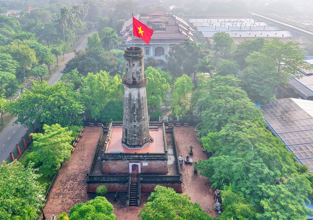 Admiring Thanh Nam Flag Tower on National Day September 2 - photo 4