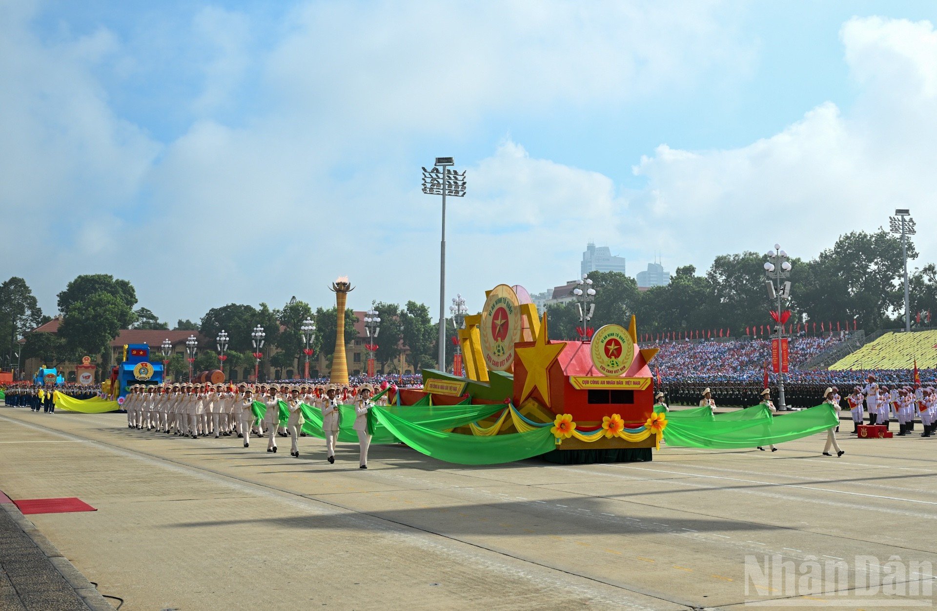 ndo_br_dieu-hanh-cuu-cong-cong-nhan-dan.jpg