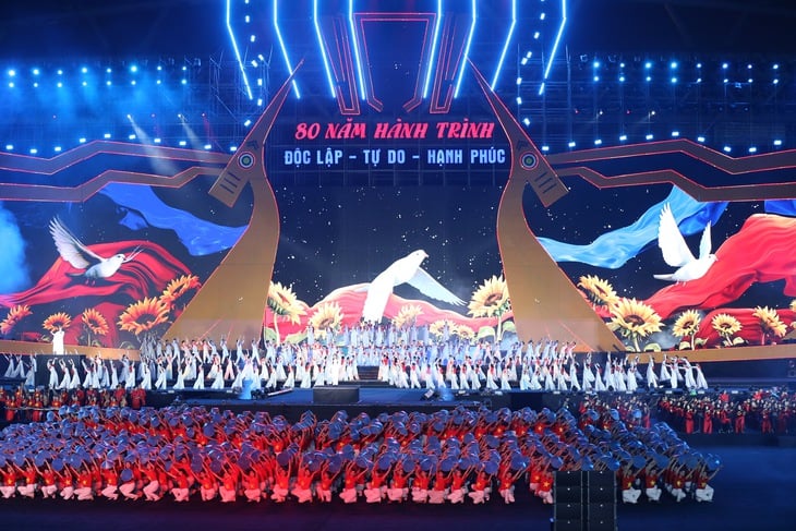 Tổng Bí thư Tô Lâm dự chương trình nghệ thuật đặc biệt mừng 80 năm Quốc khánh 2-9 - Ảnh 4.