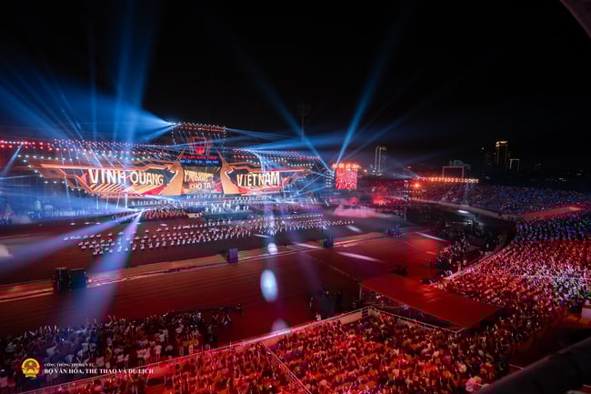 Chùm ảnh: Concert quốc gia 80 năm hành trình Độc lập - Tự do - Hạnh phúc - Ảnh 13.