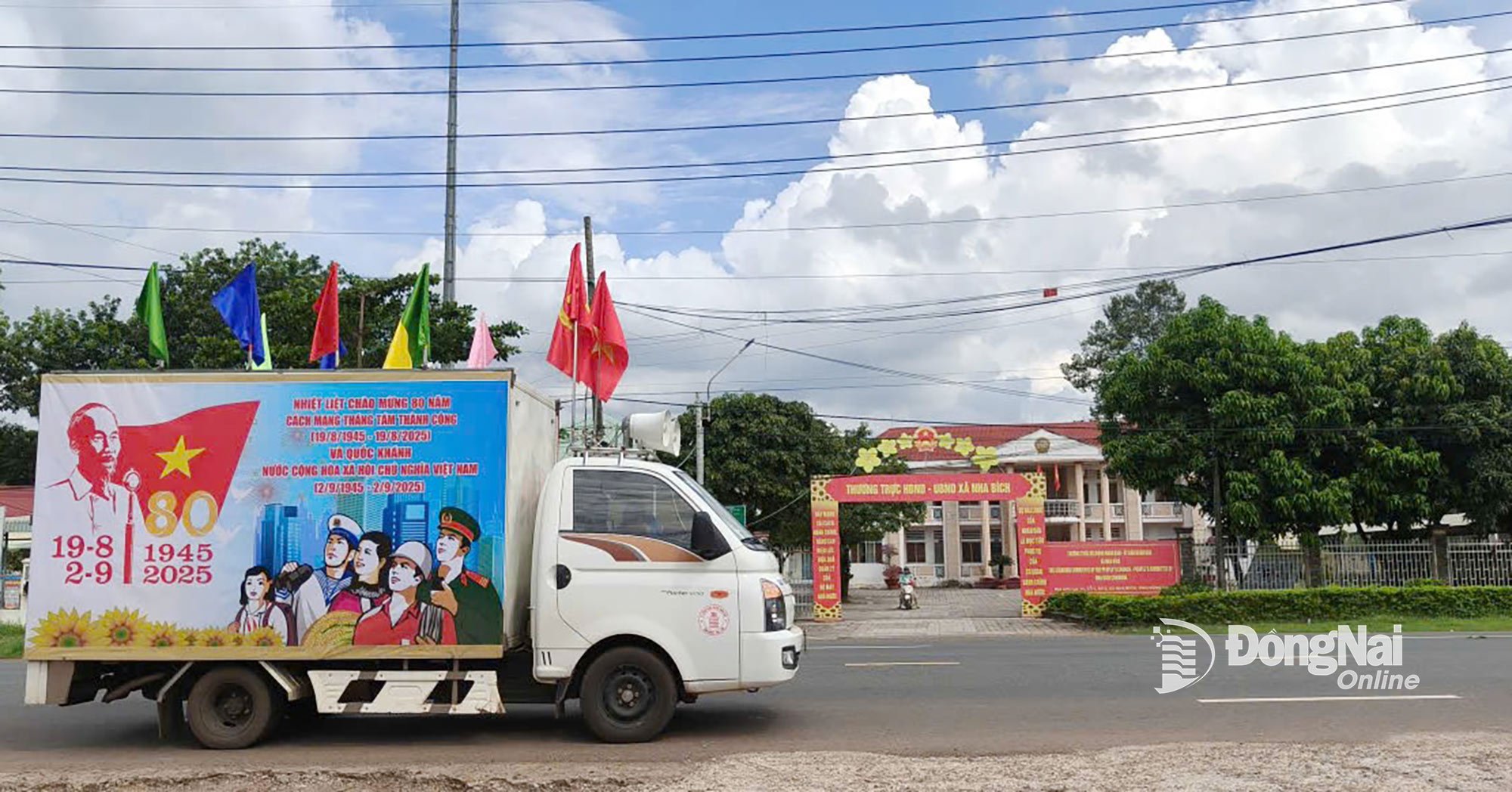 Đội chiếu phim lưu động của Trung tâm Văn hóa - Điện ảnh Đồng Nai tổ chức tuyên truyền tại xã Nha Bích. Ảnh: CTV
