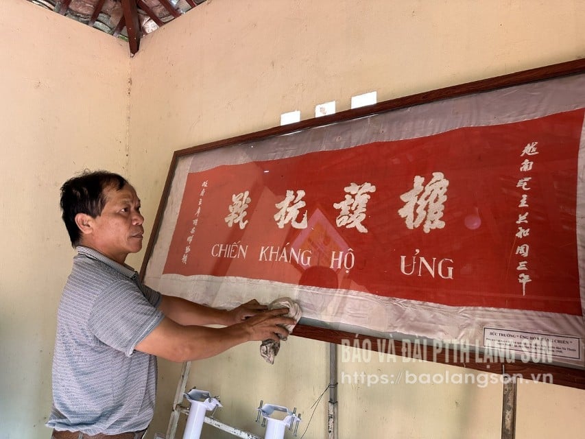 បដា​ត្រូវ​បាន​រក្សា​ទុក​នៅ​ផ្ទះ​សហគមន៍​ពោធិ៍​ហង្ស។