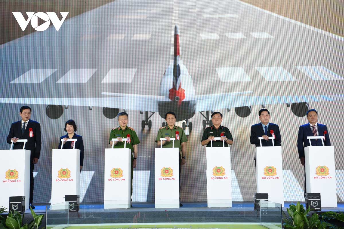 Đại biểu khởi công dự án