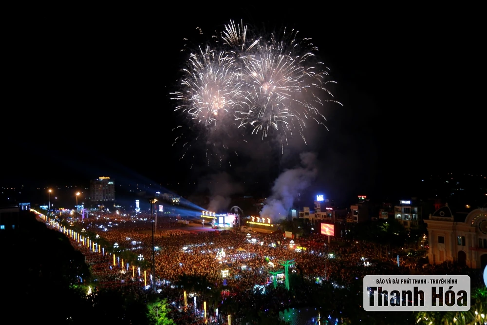 កាំជ្រួច​ចម្រុះ​ពណ៌​ដើម្បី​អបអរ​ទិវា​ជាតិ​ថ្ងៃ​ទី ២ ខែ​កញ្ញា