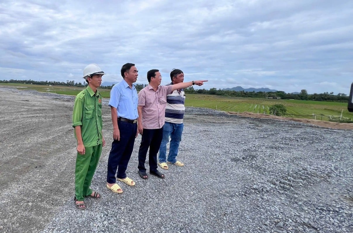Giám đốc Ban Quản lý dự án tỉnh An Giang Đinh Văn To kiểm tra đôn đốc nhà thầu Trường Sơn 11, Tổng Công ty Xây dựng Trường Sơn sáng 2/9