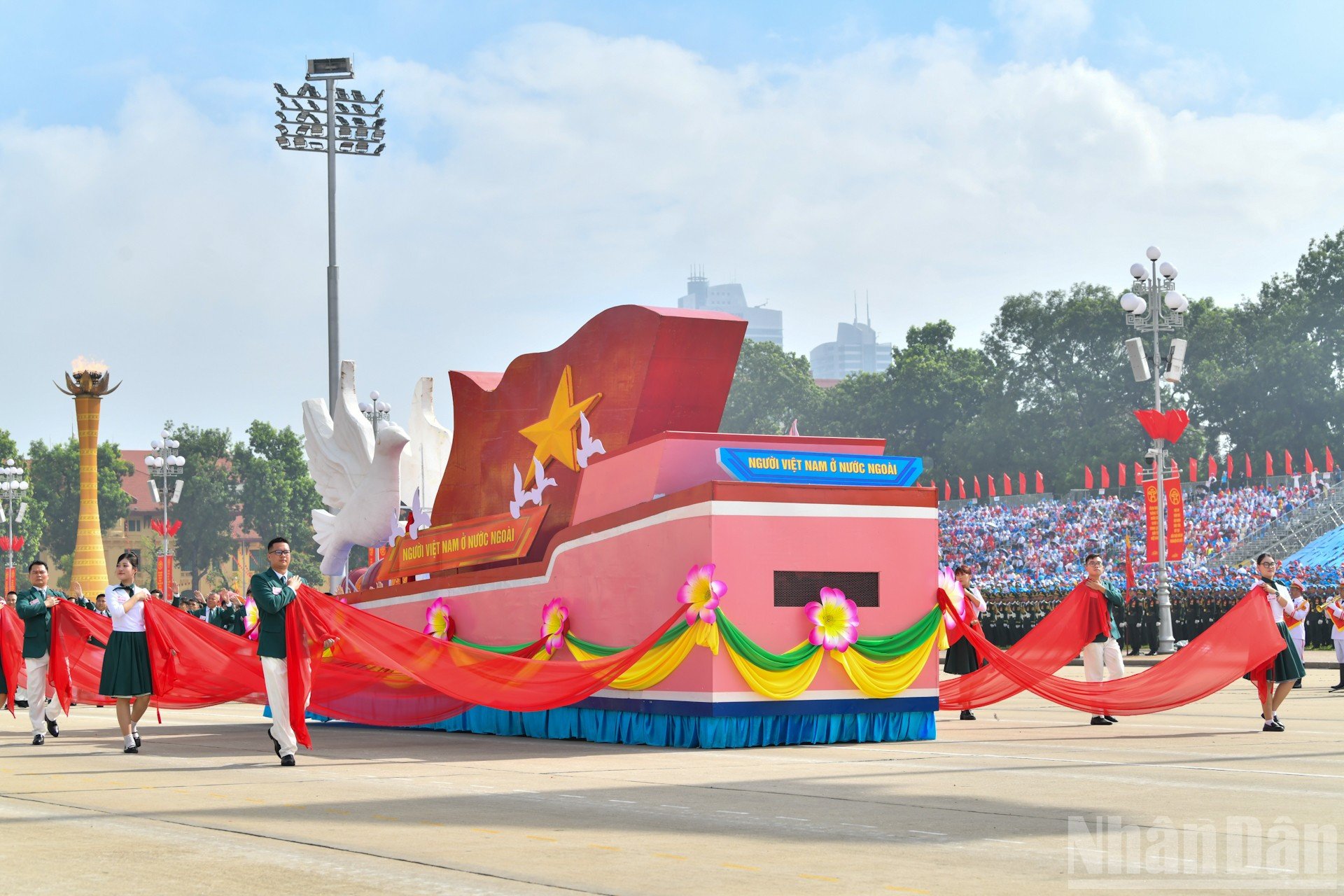 ndo_br_managing-20-vietnamitas-no-exterior.jpg