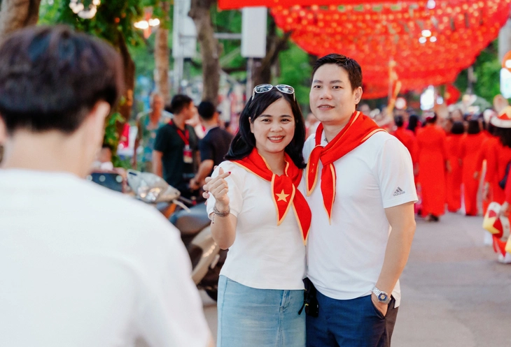 diễu binh - Ảnh 1.