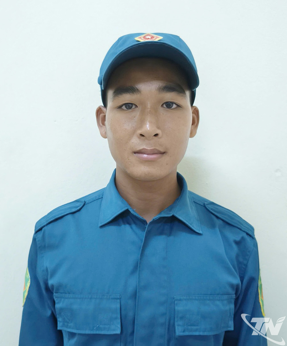  นาย Luu Van Bich หมวด 1 กองร้อย 1 กองพันสวนสนาม  