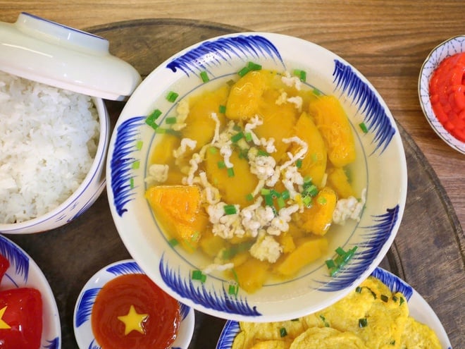 Tháng Bảy Âm lịch rực rỡ như màu cờ Tổ quốc: Mâm cơm “yêu nước” đong đầy tự hào dân tộc - Ảnh 12.