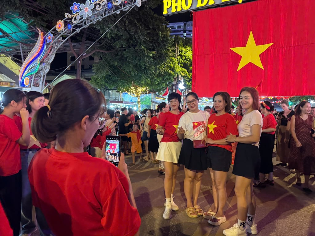 មនុស្សគ្រប់គ្នាចង់ទុកពេលវេលាដ៏ស្រស់ស្អាតបំផុតសម្រាប់ខ្លួនពួកគេនៅក្នុងបរិយាកាសរីករាយនិងរំភើបនៃទិវាជាតិ។