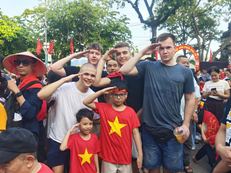 ជនបរទេស -0