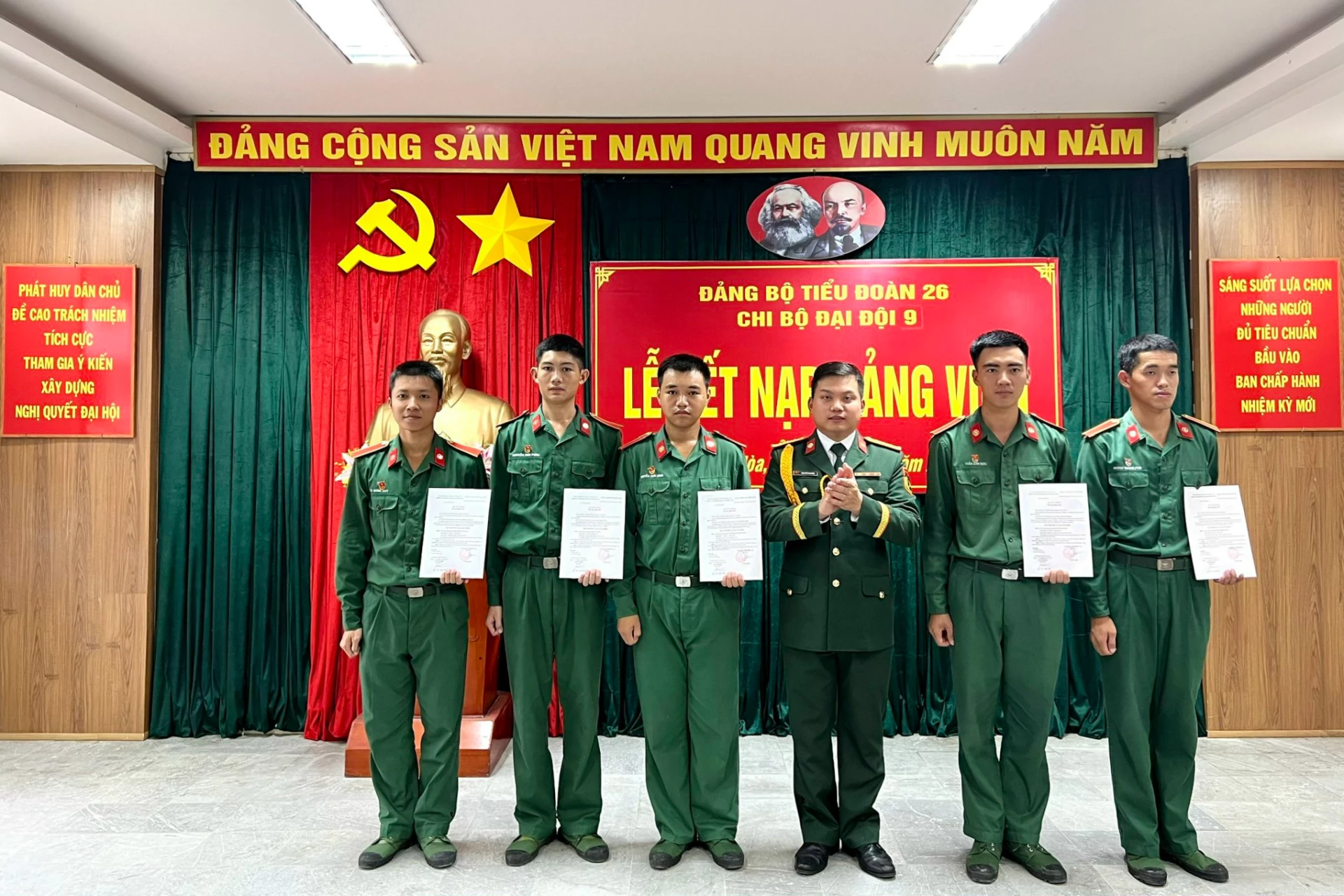 កោសិកាបក្សក្នុងគណៈកម្មាធិការបក្សសាលាទាំងមូល បានរៀបចំពិធីប្រកាសចូលកាន់សមាជិកបក្សថ្មី នាឱកាសថ្ងៃទី២ ខែកញ្ញា។