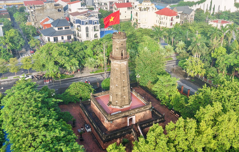 Admiring Thanh Nam Flag Tower on National Day September 2 - photo 1