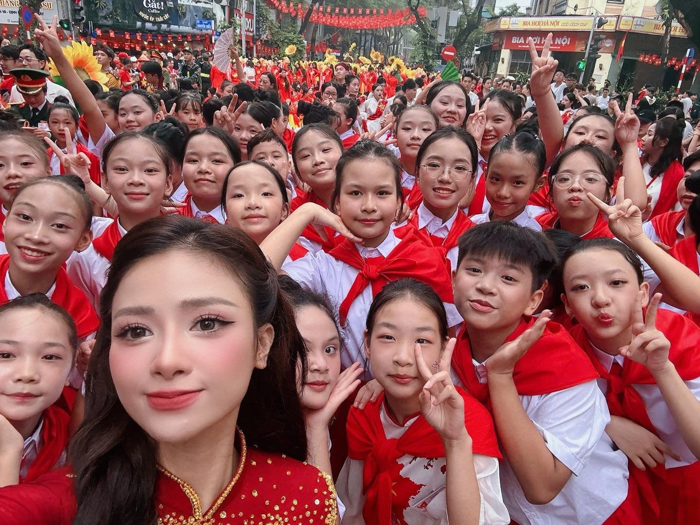 Mỹ Tâm, Trang Pháp, Hòa Minzy đọ sắc với áo dài mừng ngày Quốc khánh - 6