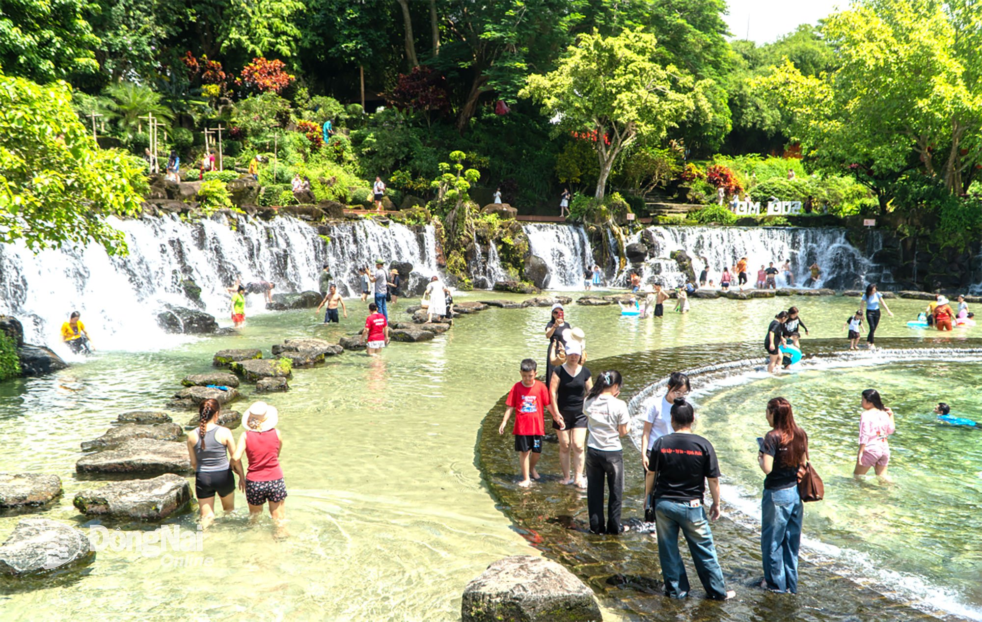 Kawasan wisata Suoi Mo menyambut lebih dari 11 ribu pengunjung pada libur panjang 2 September. Foto: L.H 