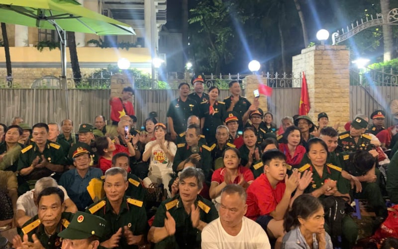 Cựu chiến binh xúc động khi được Công an TP Hà Nội hỗ trợ tham dự A80 -0