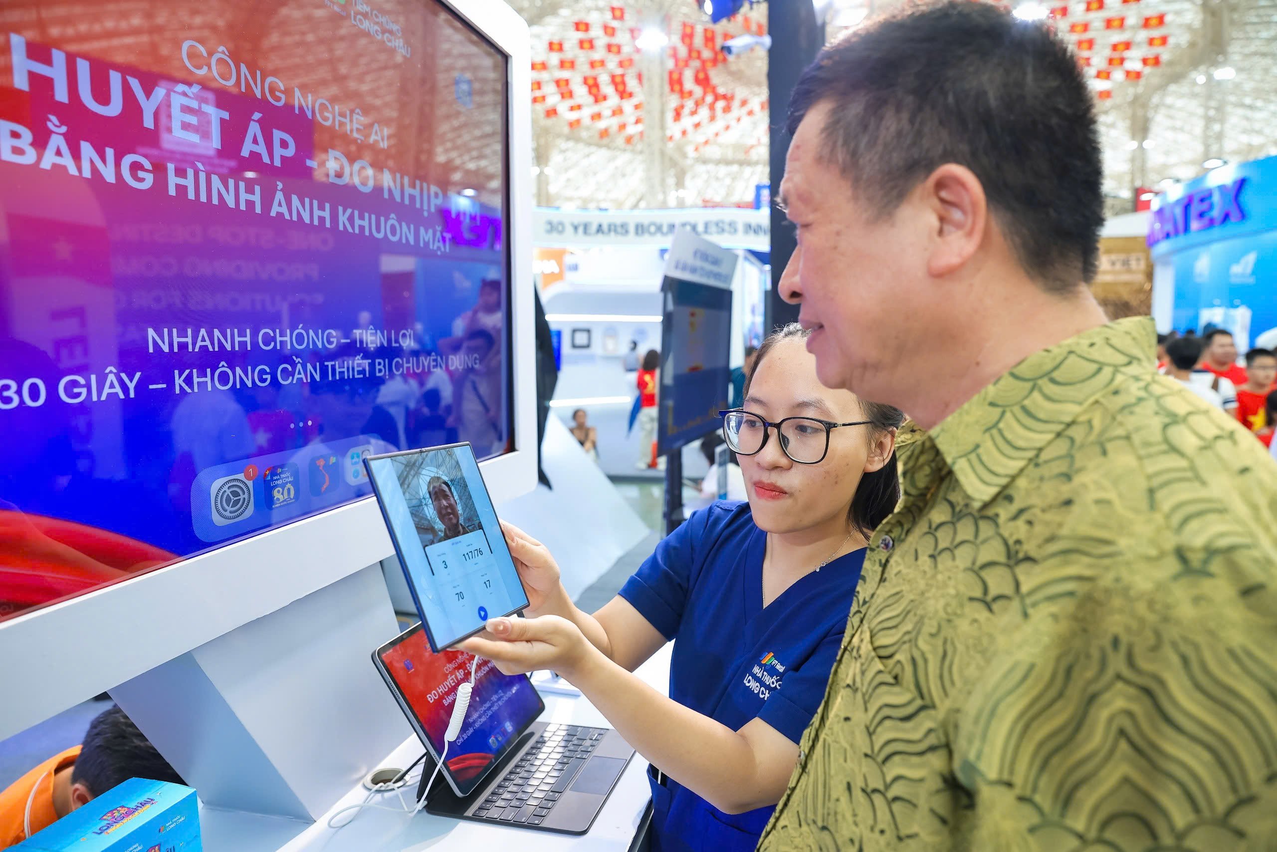 FPT-ណែនាំ-AI-applications-in-education-and-healthcare-at-Achievement-Exhibition-A80-4.JPG