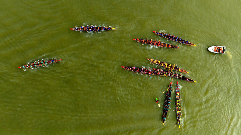 Emocionantes regatas de barco para celebrar o Dia da Independência no Rio Perfume -1