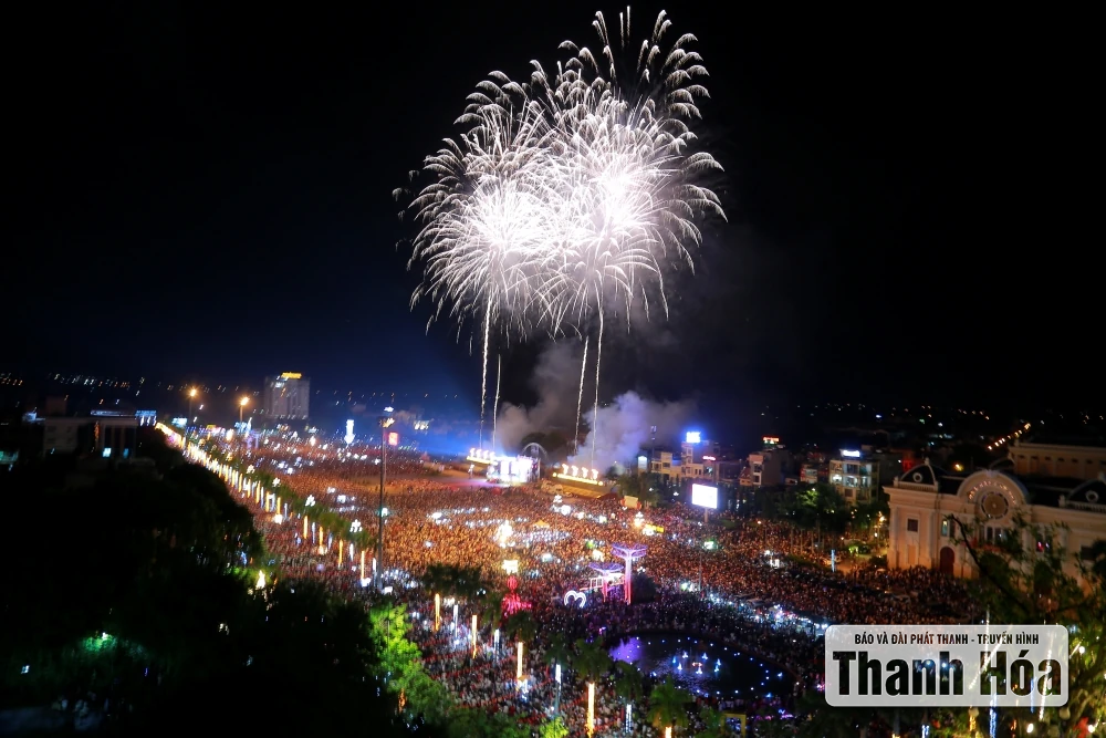 កាំជ្រួច​ចម្រុះ​ពណ៌​ដើម្បី​អបអរ​ទិវា​ជាតិ​ថ្ងៃ​ទី ២ ខែ​កញ្ញា