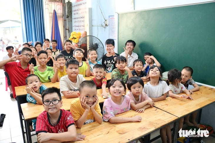 Ươm mầm những ước mơ tìm con chữ - Ảnh 1.