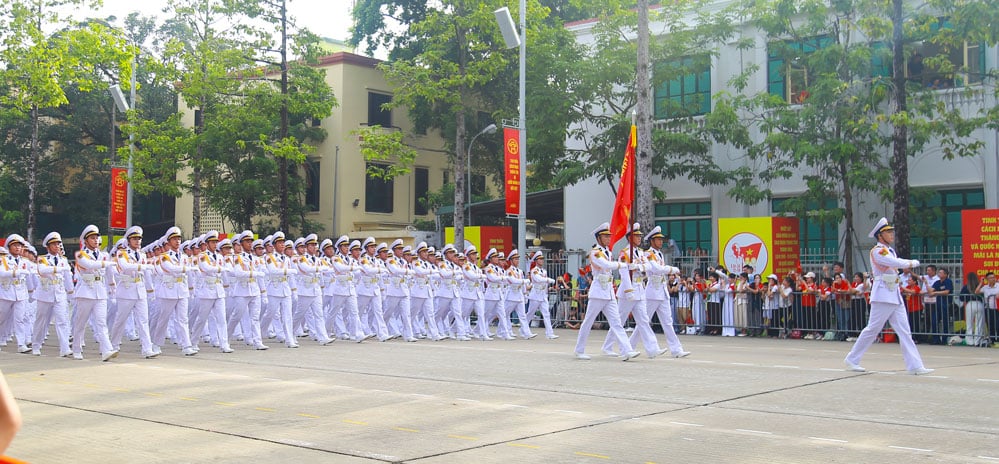  Các khối xe, pháo quân sự.