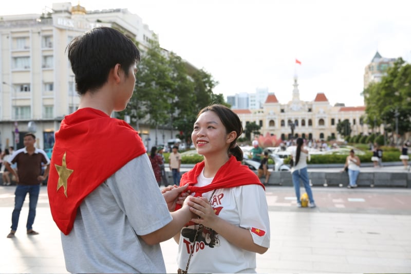Bustling atmosphere of National Day September 2nd in Ho Chi Minh City before the art program -0