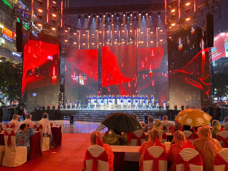 Programul artistic „Steaua Independenței” aprinde mândria în orașul Ho Chi Minh -0