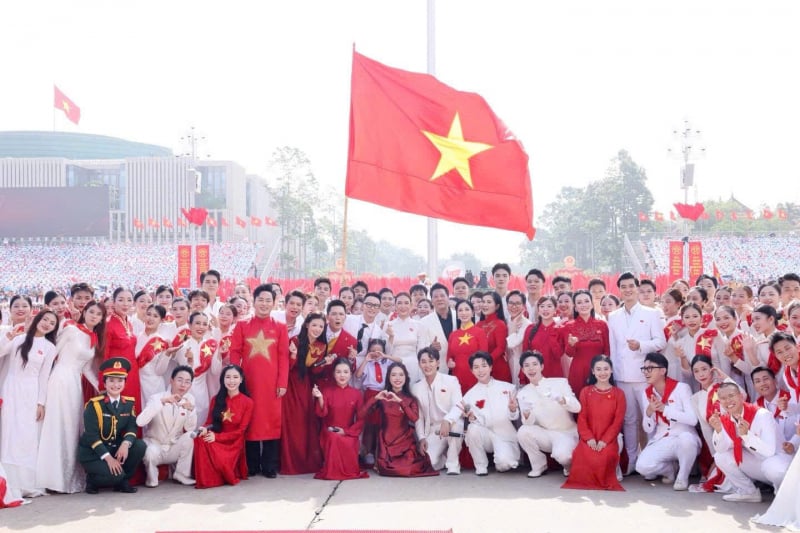 Dr. Artiste émérite Phuong Nga : Chantant fièrement sur la place historique Ba Dinh à l'occasion de la fête nationale du 2 au 0 septembre