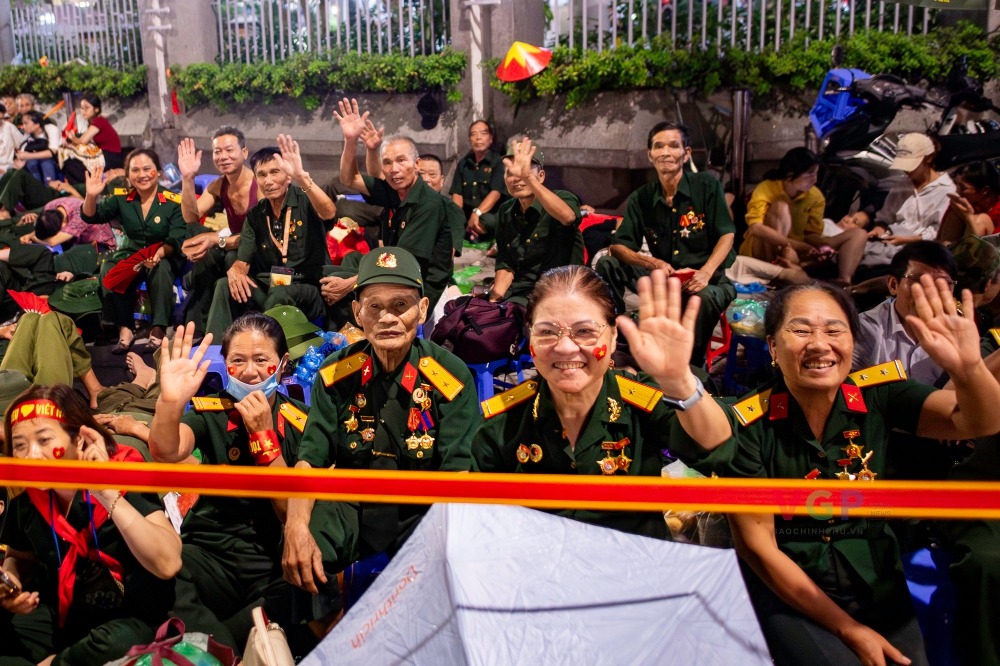 Chùm ảnh: “Một đêm không ngủ” hân hoan đón chờ Đại lễ A80 của dân tộc- Ảnh 5.
