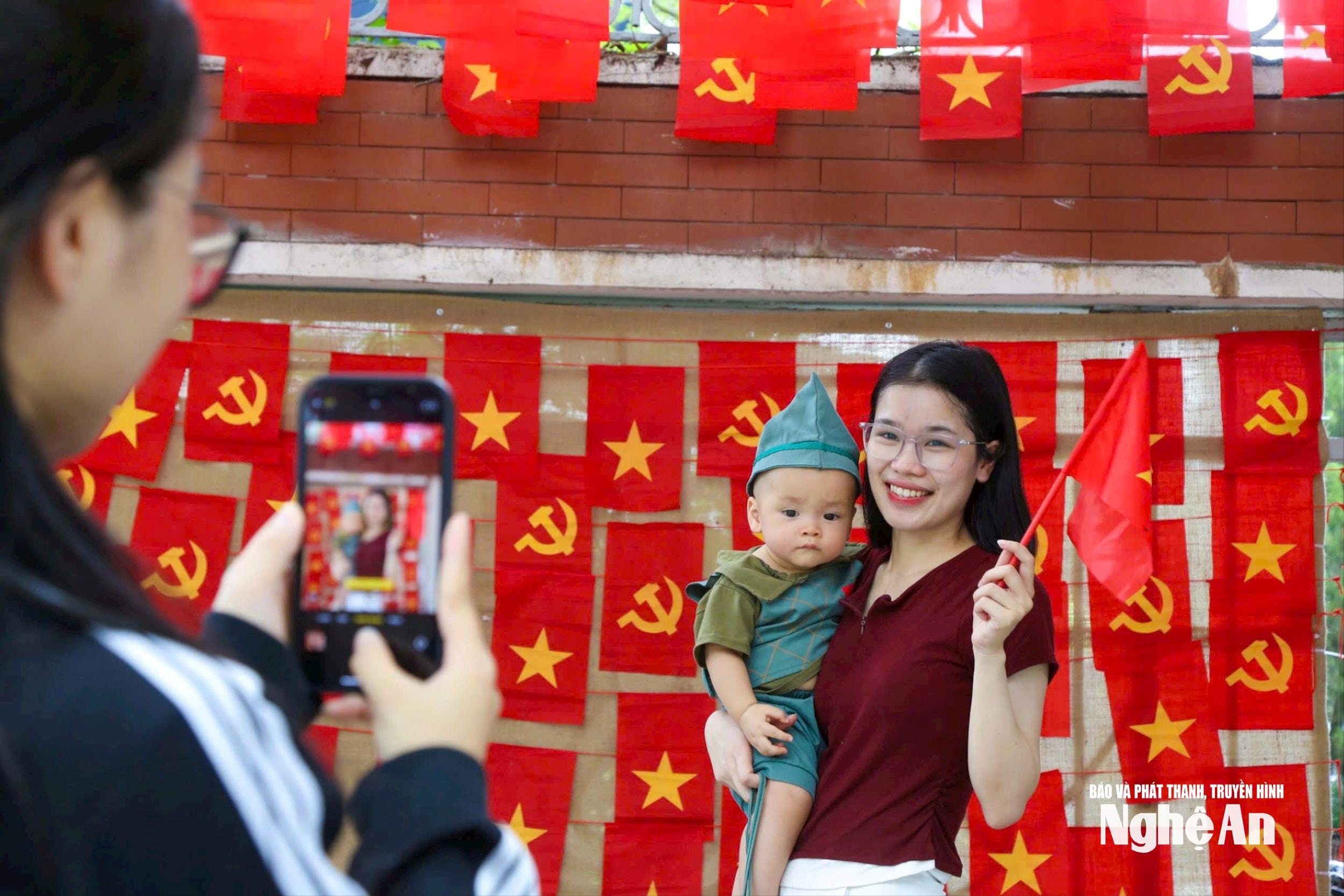 bna_ruc-ro-co-hoa-tet-doc-lap-dinh-tuyen1-400f4b7e61004c6da51c719445909e26(1).jpg