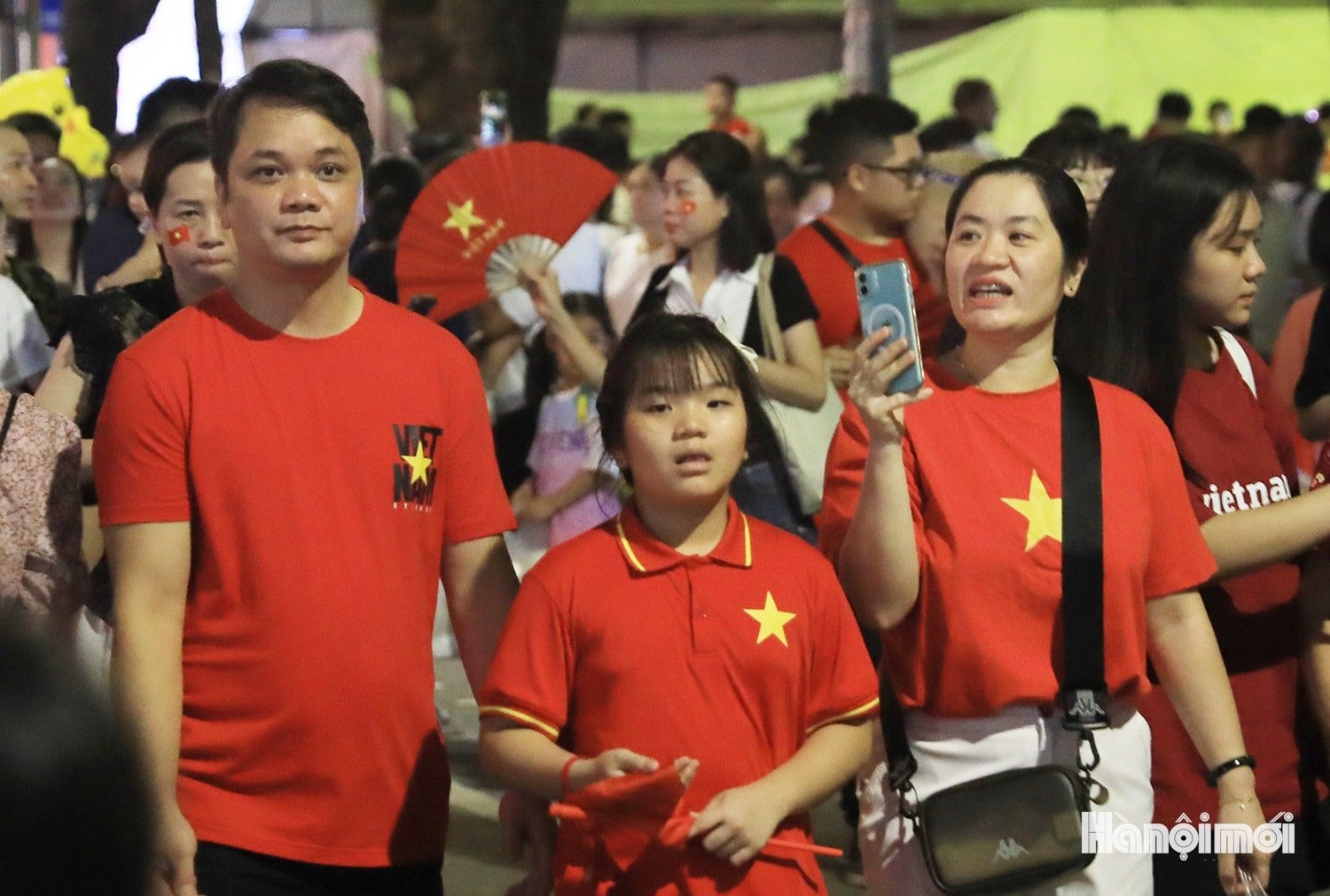W_nguoi-dan-xem-phao-hoa-2.jpg