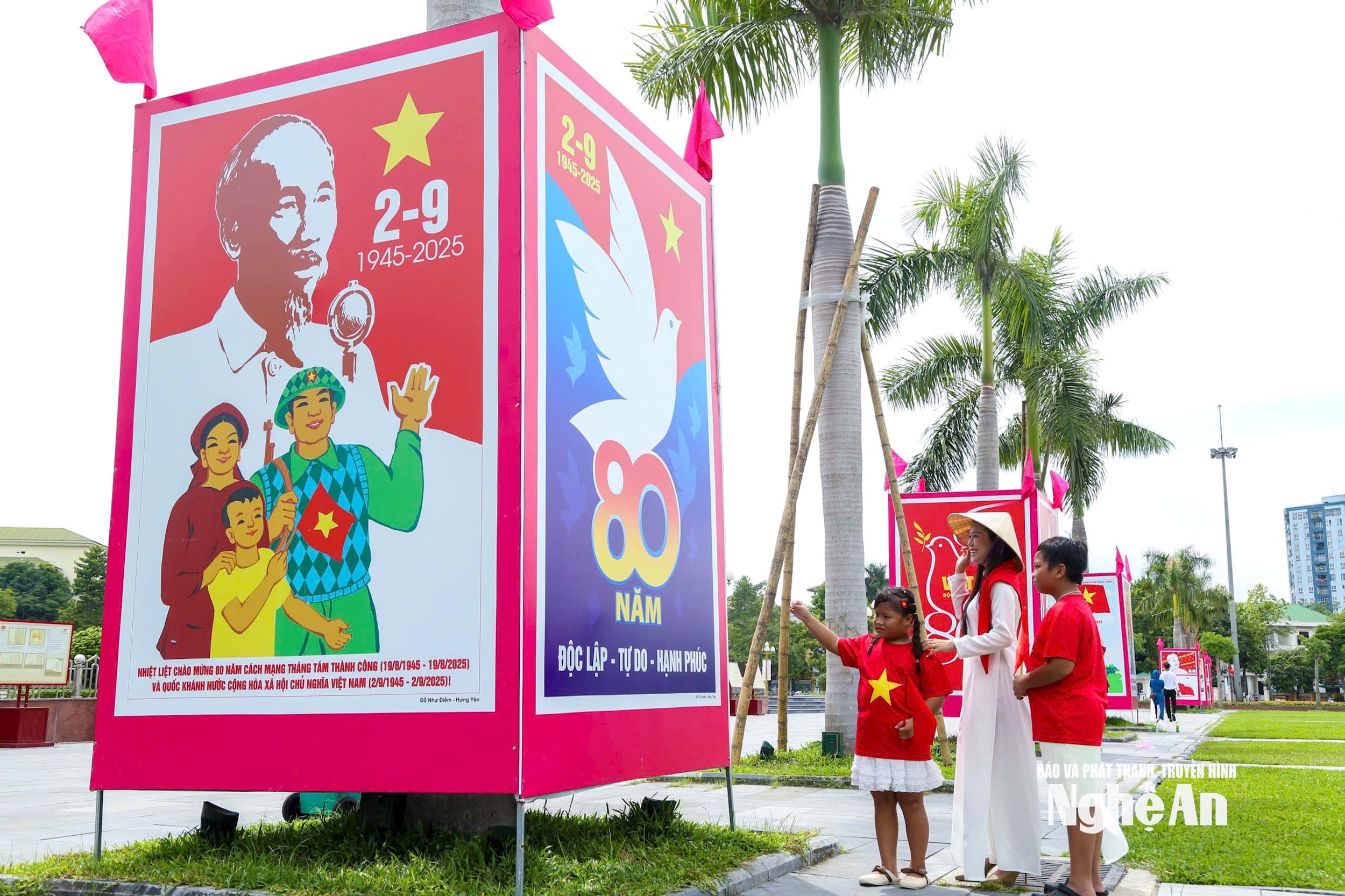 bendera cemerlang Hari Kemerdekaan Dinh Tuyen3