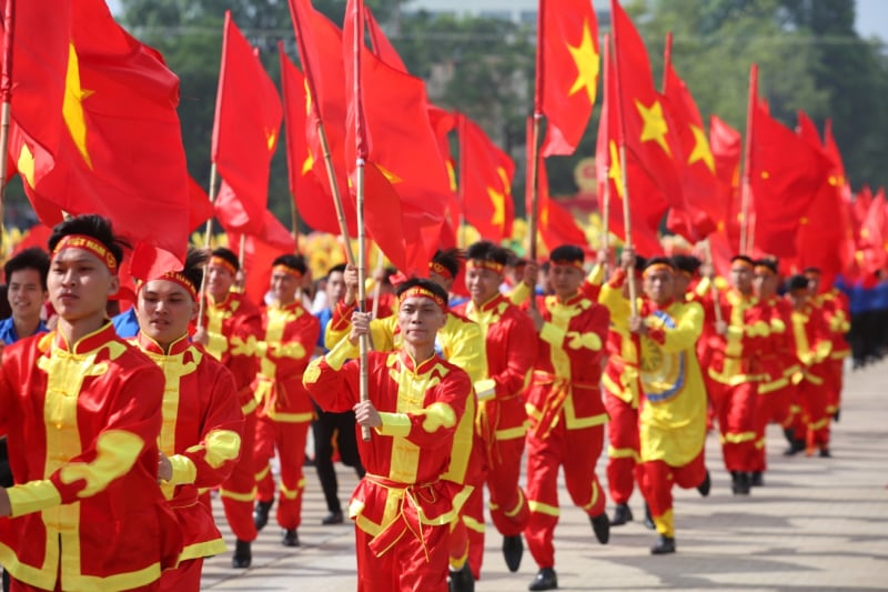 ពណ៌​សិល្បៈ​ក្នុង​ក្បួន​ដង្ហែ​វីរៈ​បុរស និង​ហែ​ក្បួន​ទិវា​ជាតិ -២