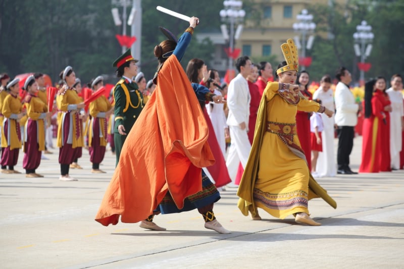 ពណ៌​សិល្បៈ​ក្នុង​ក្បួន​ដង្ហែ​វីរៈ​យុទ្ធ​បុណ្យ​ជាតិ-៨