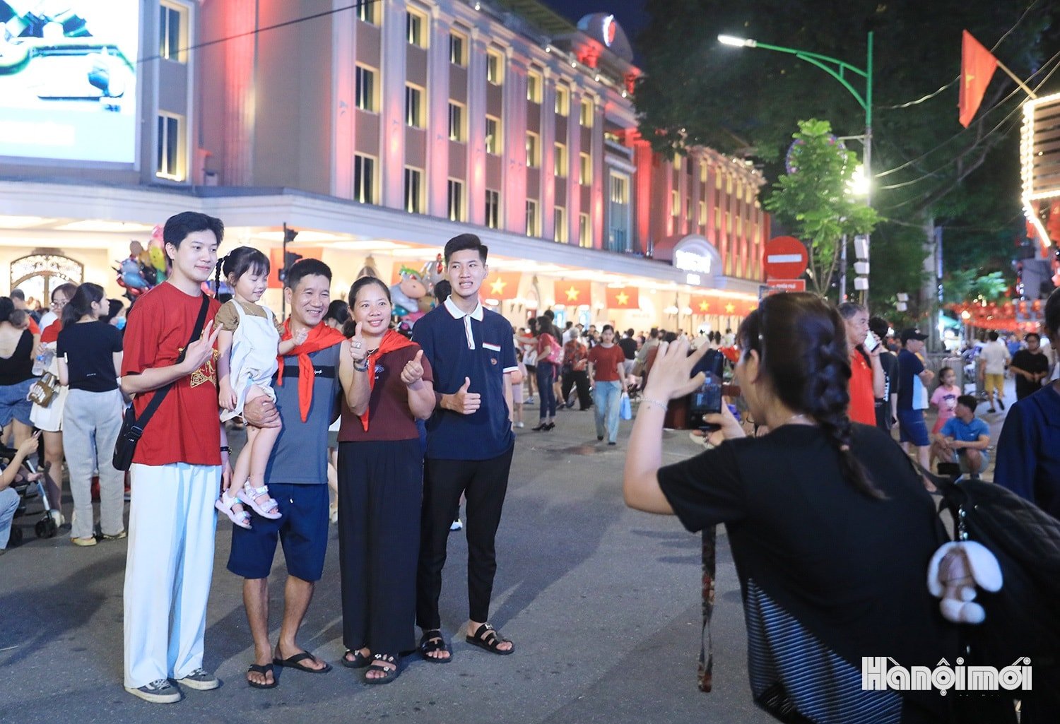 W_nguoi-dan-xem-phao-hoa-4.jpg