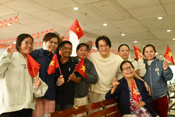 Lãnh đạo TP.HCM và Hà Anh Tuấn thăm Bệnh viện Ung bướu nhân Ngày Quốc khánh 2-9 - Ảnh 6.