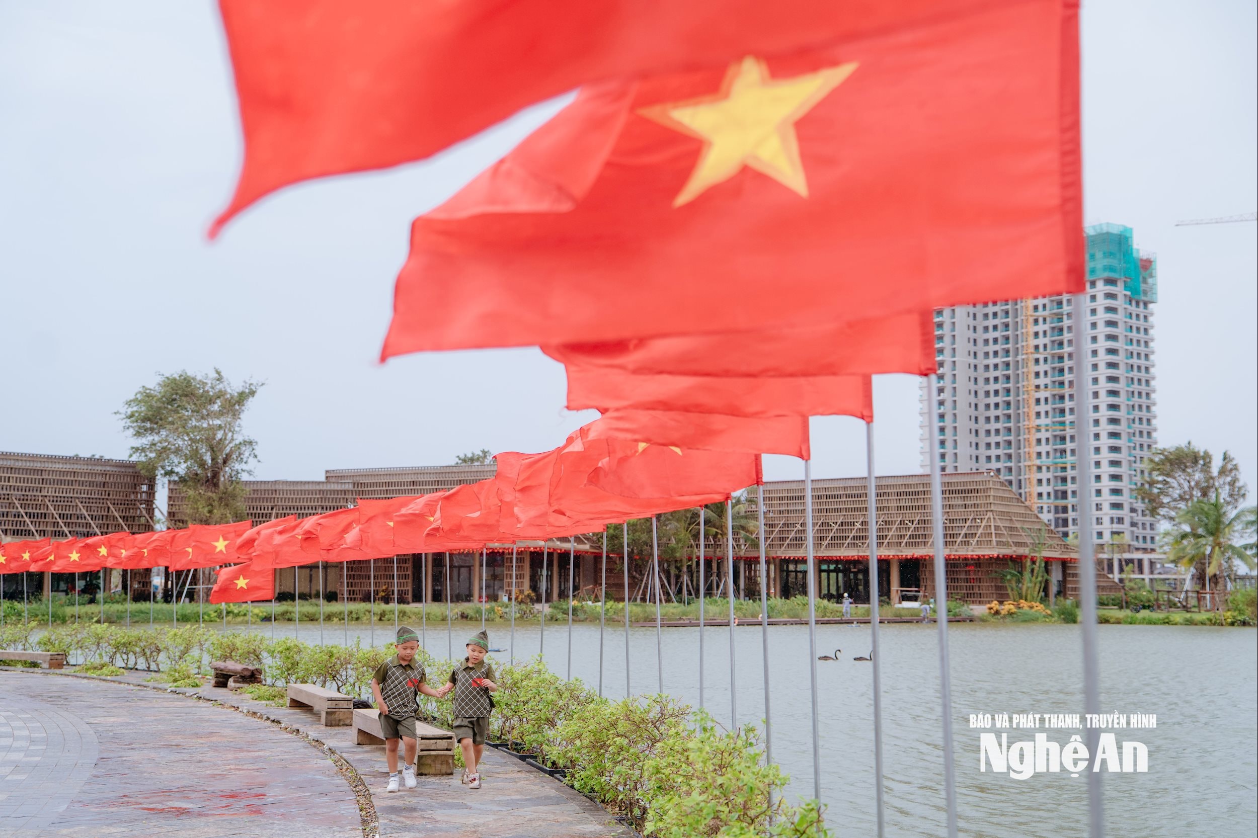 bendera cemerlang hari kemerdekaan Nguyen Son eco2