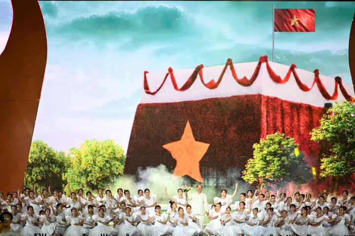 កម្មវិធី​នេះ​ត្រូវ​បាន​រៀប​ចំ​ឡើង​យ៉ាង​ល្អិតល្អន់ និង​មាន​ទំហំ​ធំ។ រូបថត៖ Thanh Vinh