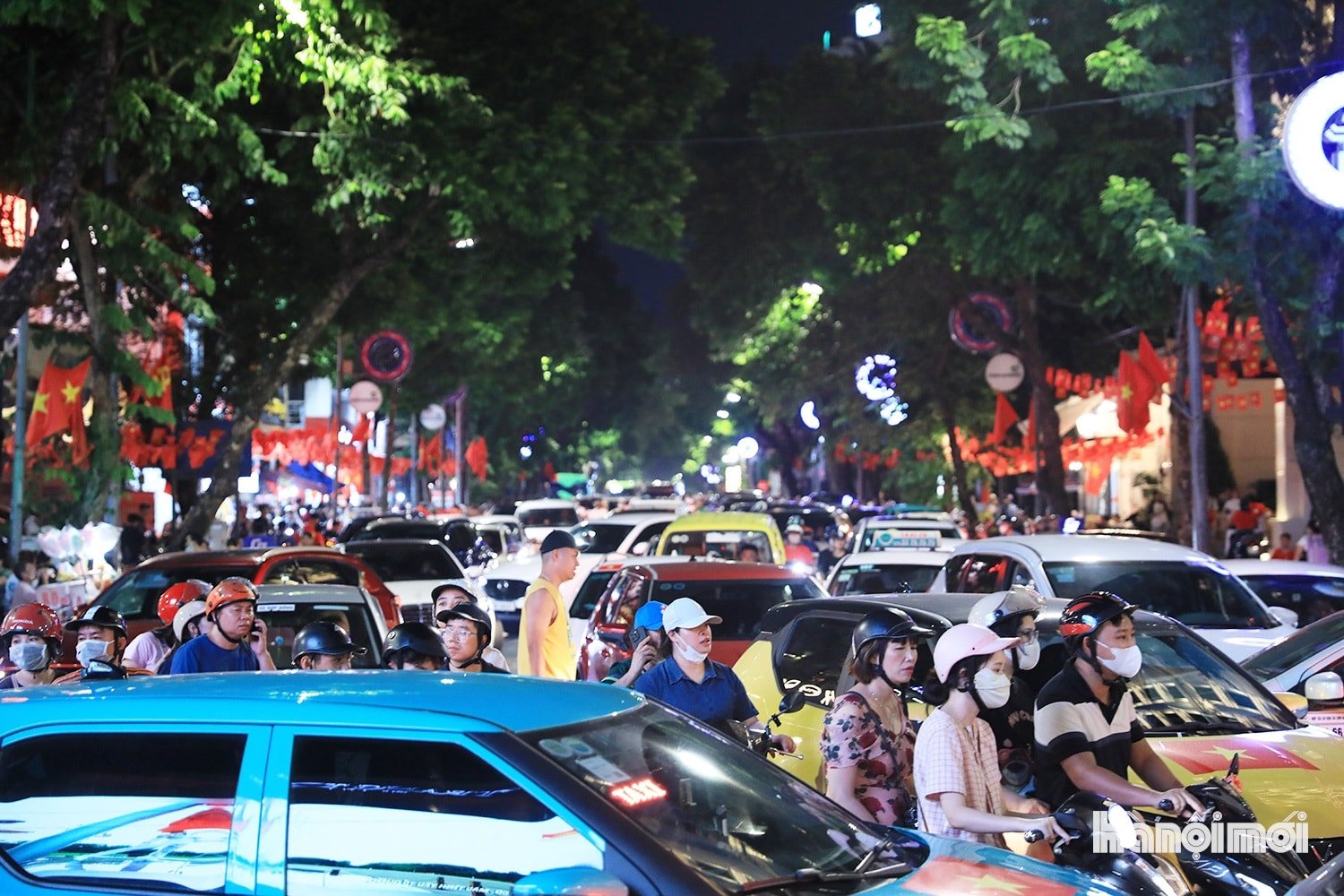 W_nguoi-dan-xem-phao-hoa-11.jpg