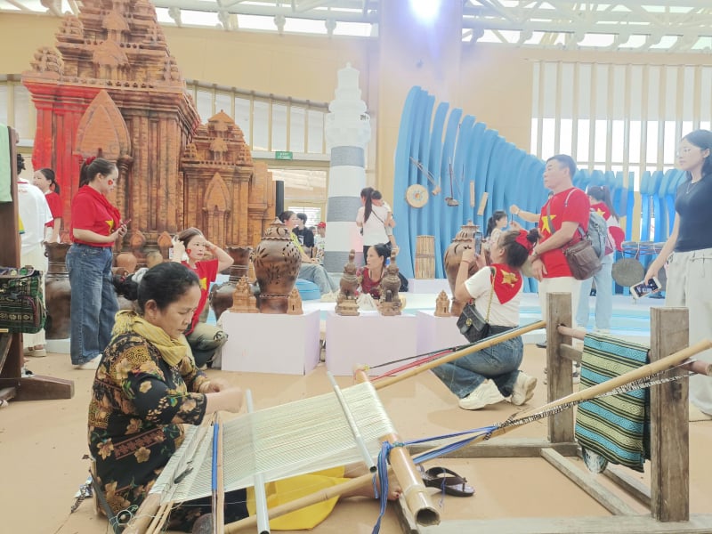 ទេសចរណ៍វប្បធម៌៣តំបន់ក្នុងពិធីតាំងពិព័រណ៍សមិទ្ធិផលជាតិ 