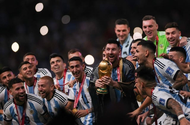 Kinh tế thể thao ở Việt Nam, 'mỏ vàng' bị bỏ quên: World Cup, Olympic đáng giá bao nhiêu tiền?- Ảnh 1.