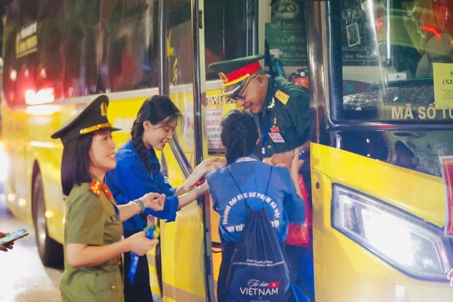 Sức trẻ tình nguyện đồng hành cùng Lễ kỷ niệm diễu binh, diễu hành A80- Ảnh 8.