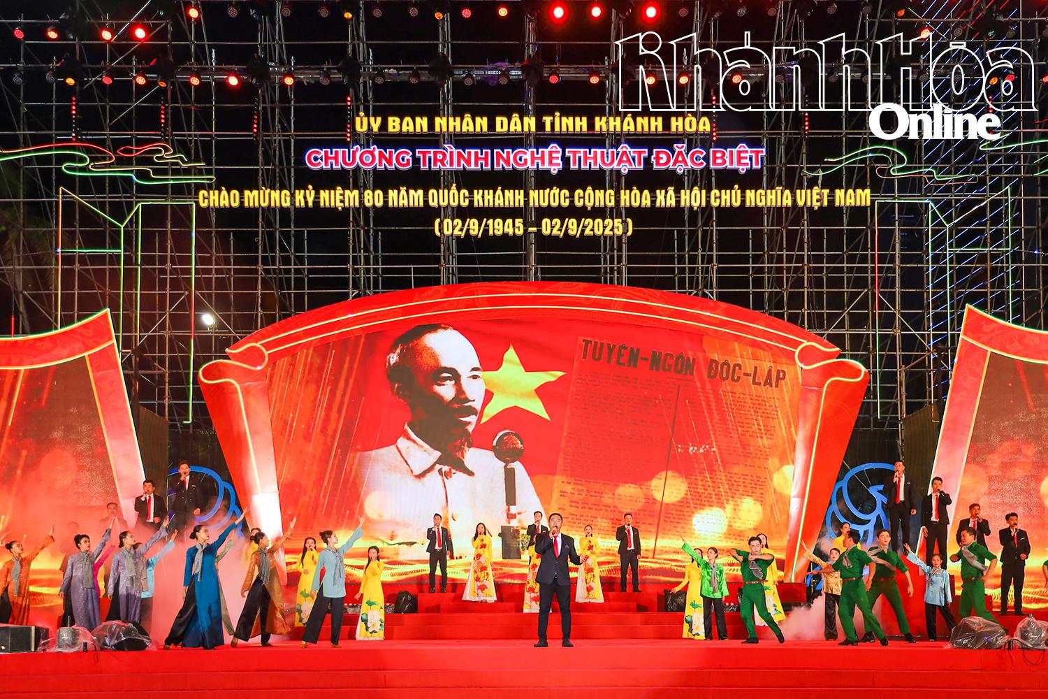 Liên khúc hát múa Người đi tìm đường cứu nước - Vinh quang Tổ quốc ta - Hát về Người;