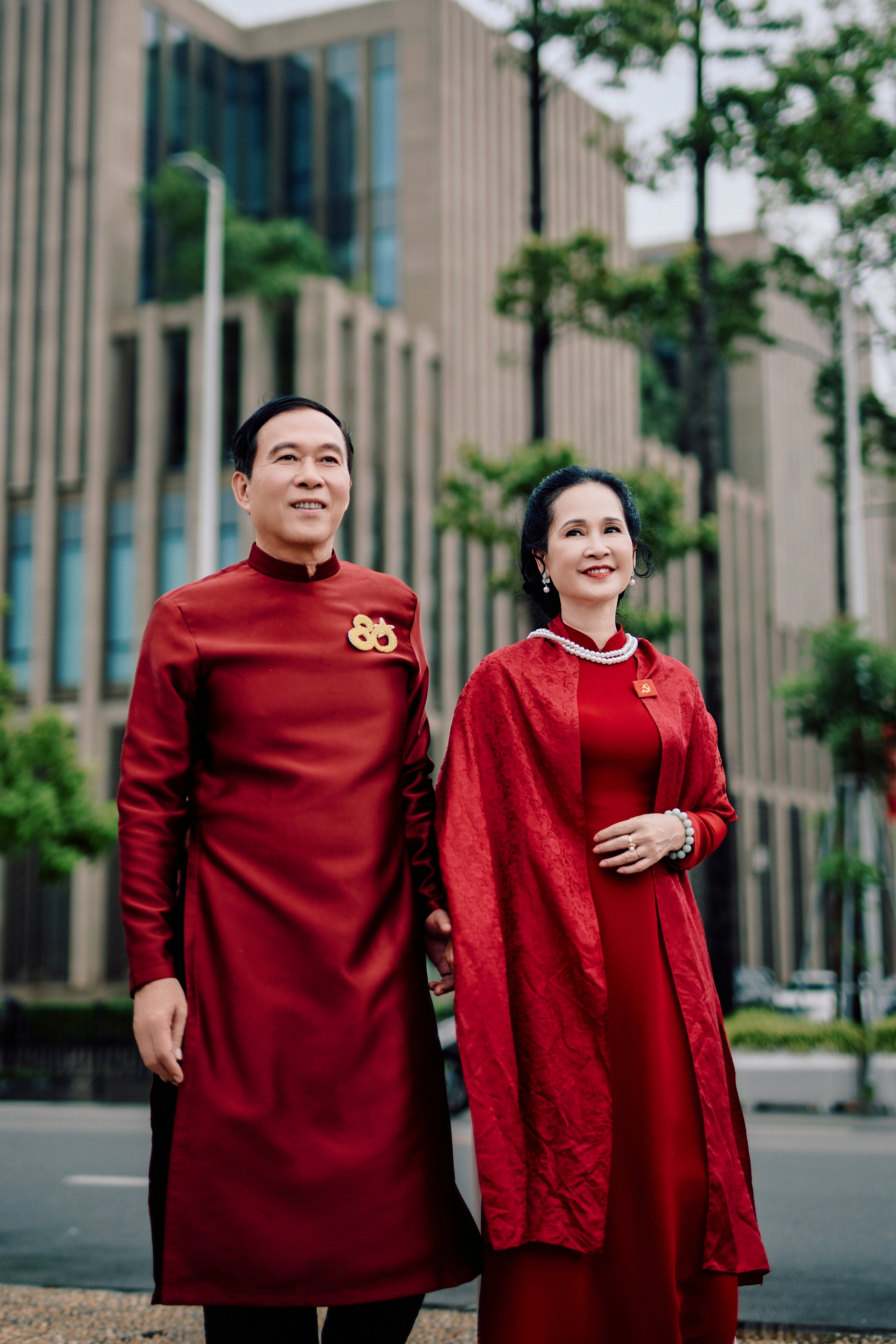 NSND Lan Hương xúc động tái hiện ảnh cưới: Anh Kỷ tự tay bó hoa cho tôi - 11