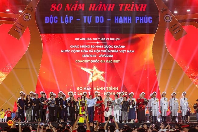 Chùm ảnh: Concert quốc gia 80 năm hành trình Độc lập - Tự do - Hạnh phúc - Ảnh 13.