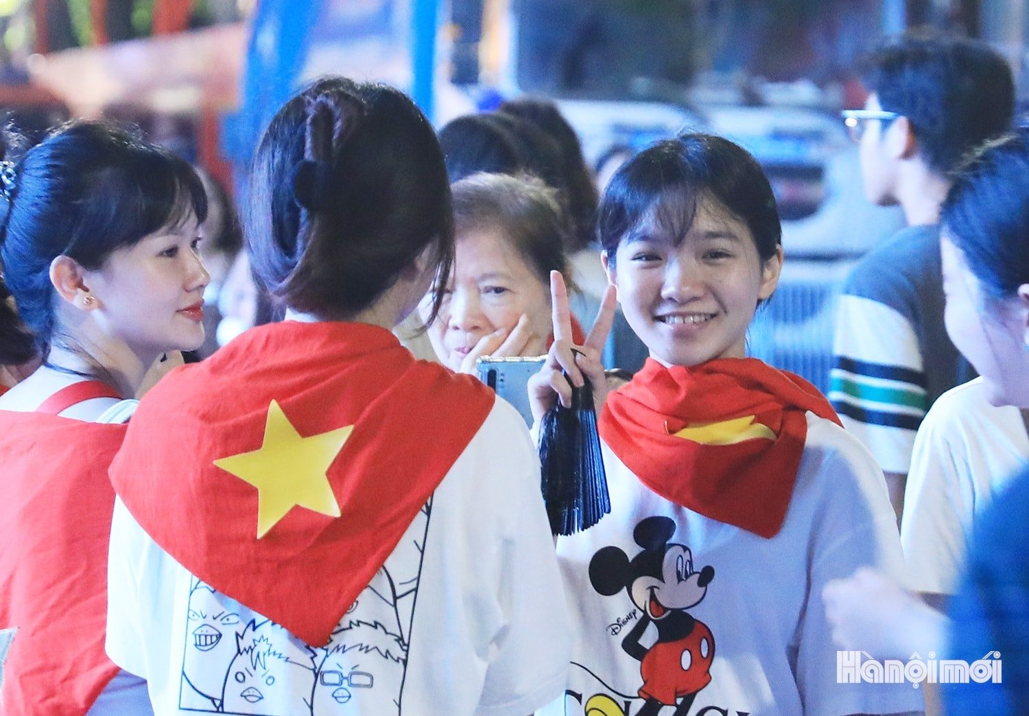 W_nguoi-dan-xem-phao-hoa-3.jpg
