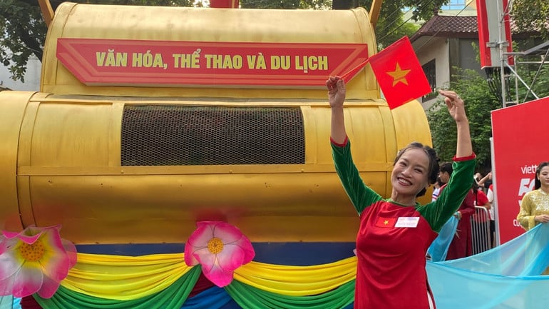 tu-oanh-ns-716.jpg